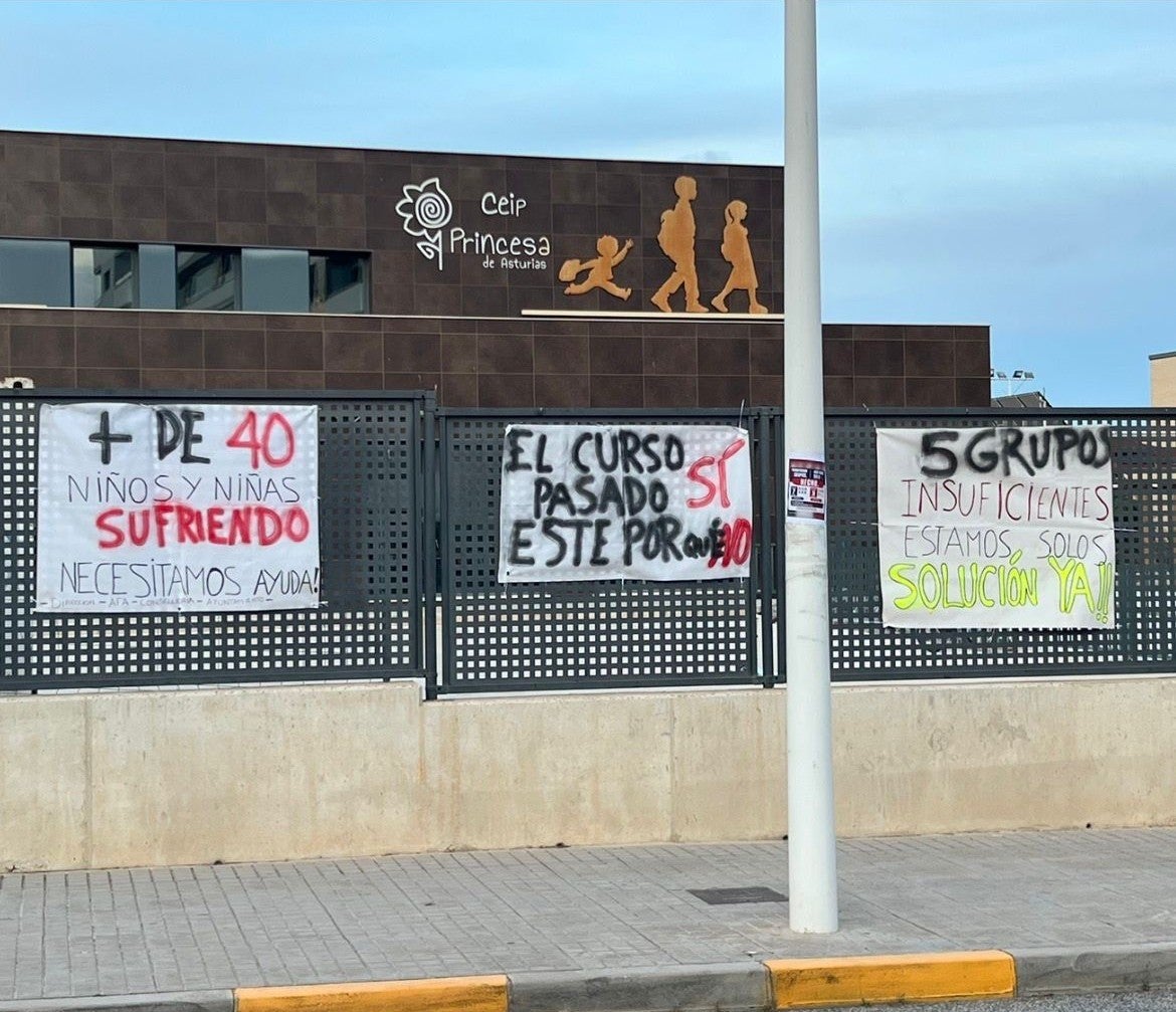 Familias del colegio Princesa de Asturias de Elche planean movilizarse contra el cambio de su instituto de referencia Familias del colegio Princesa de Asturias de Elche planean movilizarse contra el cambio de su instituto de referencia