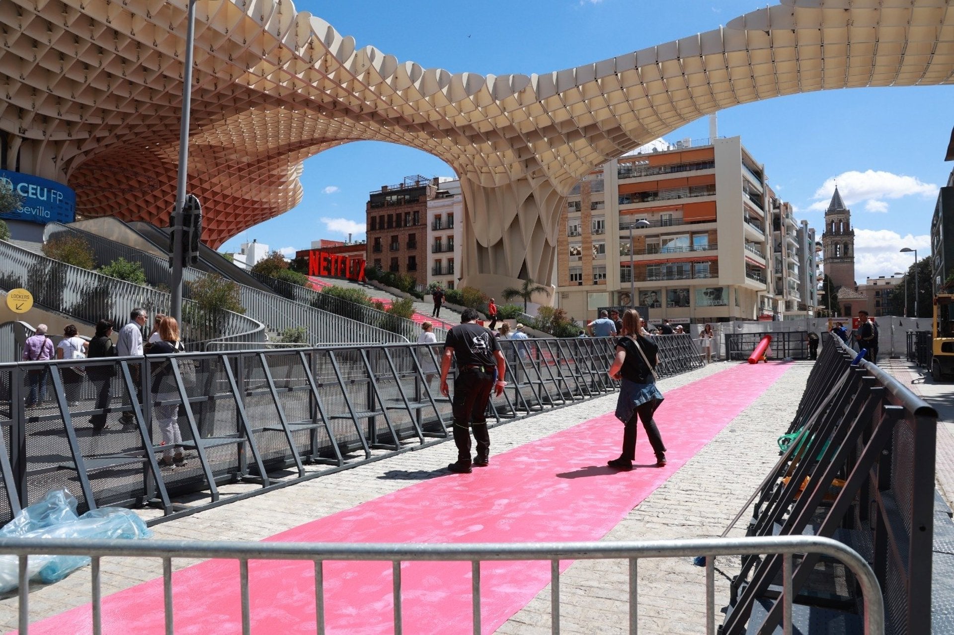 Sanz se disculpa por los "problemas de tráfico" en el estreno de 'Berlín' pero defiende una "promoción impagable" Sanz se disculpa por los "problemas de tráfico" en el estreno de 'Berlín' pero defiende una "promoción impagable"