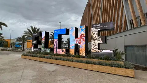 El Ayuntamiento de Elche innova con señalización electrónica. El Ayuntamiento de Elche innova con señalización electrónica.