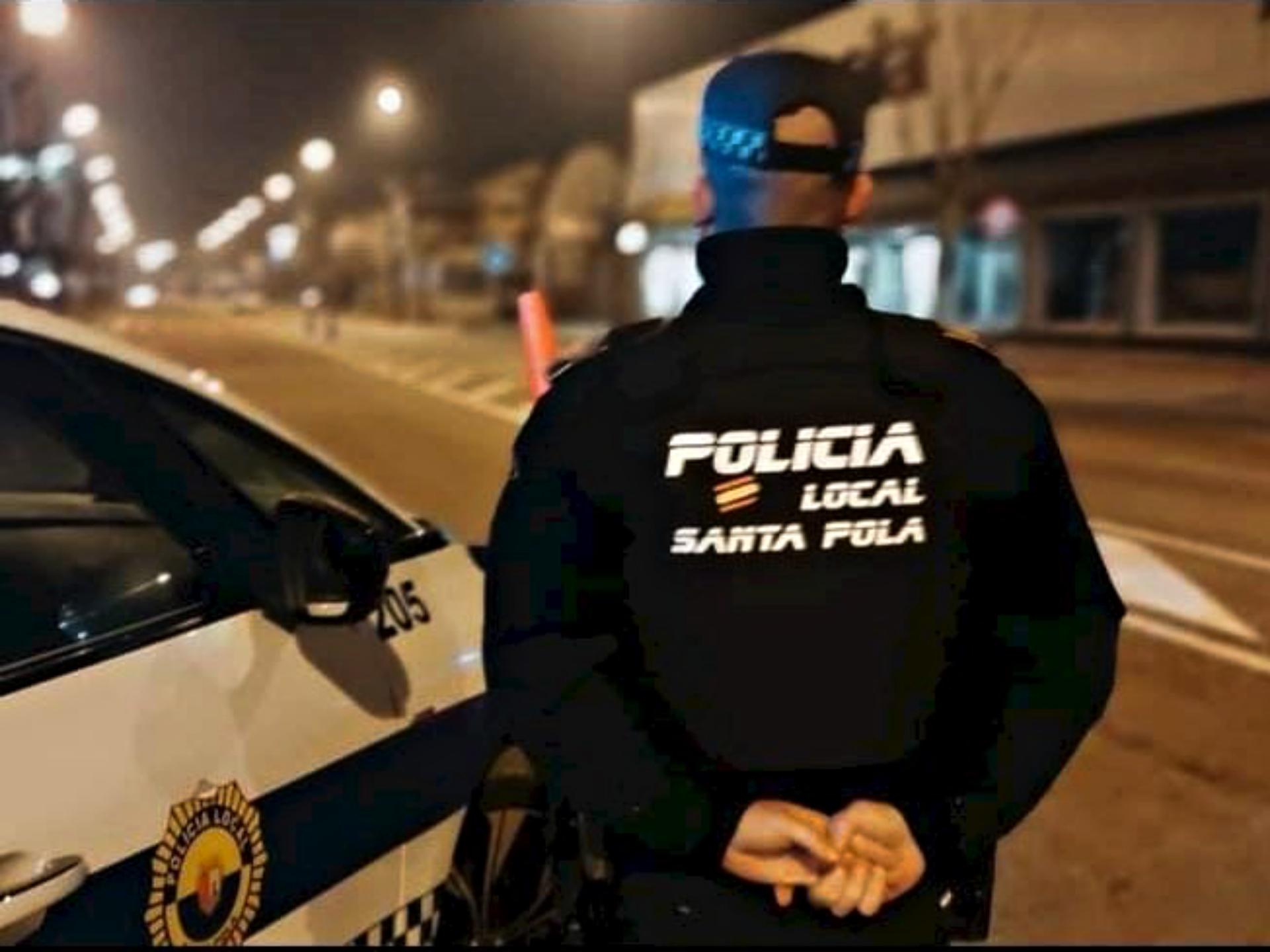 La Policía Local de Santa Pola detiene a un conductor tras atropellar a un agente y huir del lugar La Policía Local de Santa Pola detiene a un conductor tras atropellar a un agente y huir del lugar