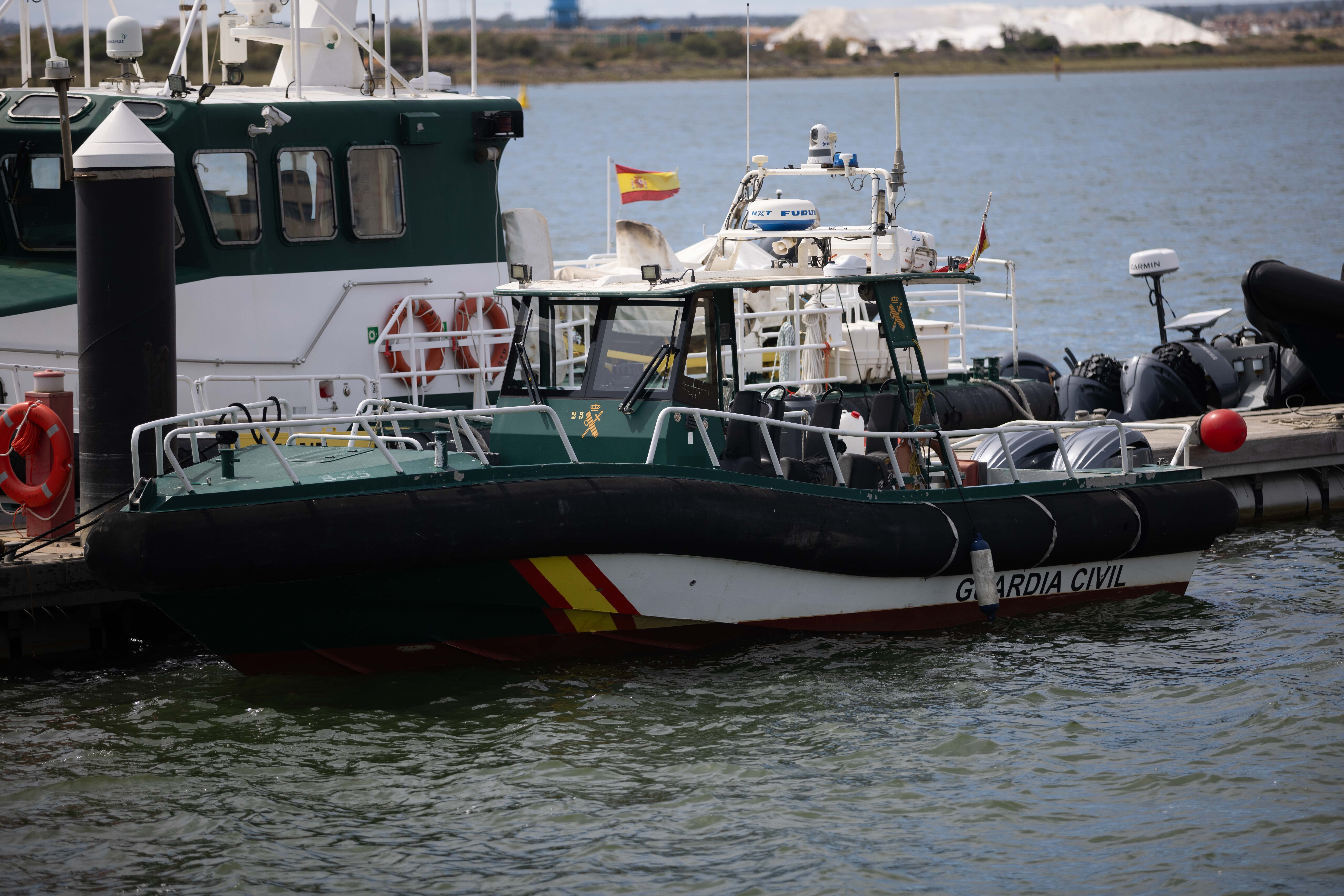 Asociaciones de guardias civiles estallan contra el Gobierno tras la muerte de dos agentes: "Tenía las advertencias sobre la mesa y las ignoró" Asociaciones de guardias civiles estallan contra el Gobierno tras la muerte de dos agentes: "Tenía las advertencias sobre la mesa y las ignoró"