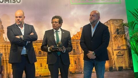 El neurocirujano Jos&eacute; Garc&iacute;a Cosamal&oacute;n, Premio Jos&eacute; Luis G&oacute;mez al Compromiso del grupo 'Somos Hijolusa'