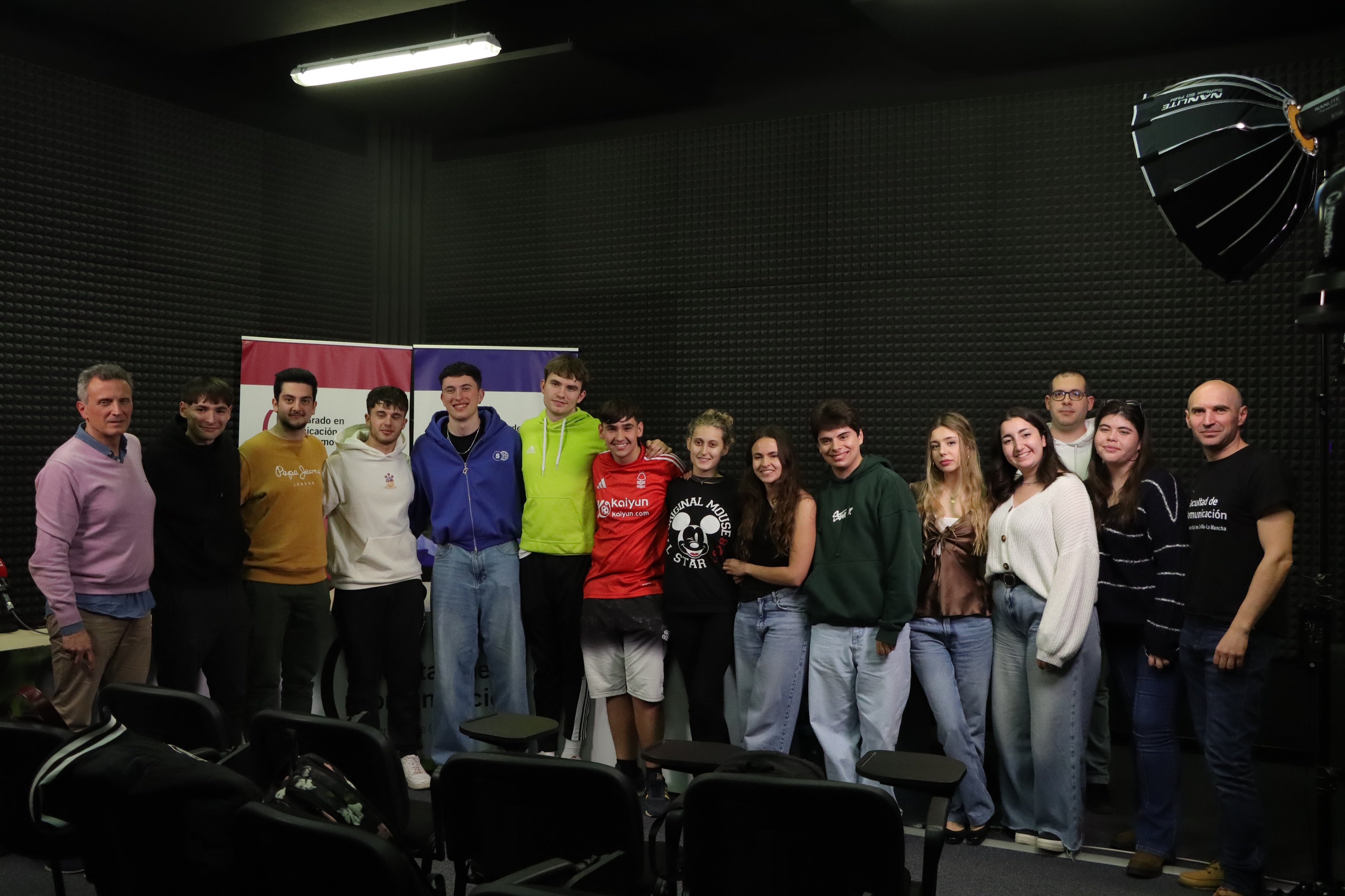 La UCLM vuelve a emitir seis horas en directo con ‘Un Día de Radio’ desde la Facultad de Comunicación La UCLM vuelve a emitir seis horas en directo con ‘Un Día de Radio’ desde la Facultad de Comunicación