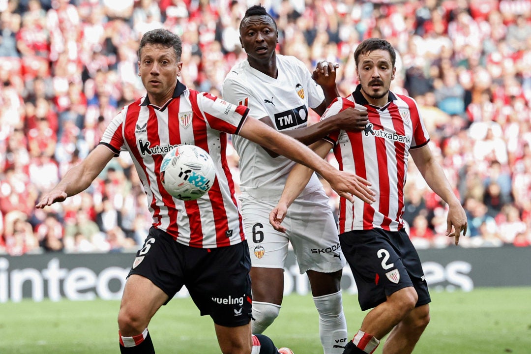 El Valencia frena la carrera europea del Athletic y acaricia la salvación El Valencia frena la carrera europea del Athletic y acaricia la salvación