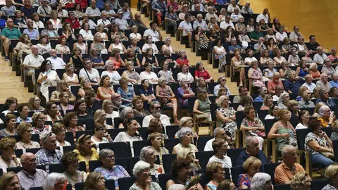 La Universitat Jaume I abre la preinscripción de la Universidad para Mayores con 120 plazas nuevas La Universitat Jaume I abre la preinscripción de la Universidad para Mayores con 120 plazas nuevas