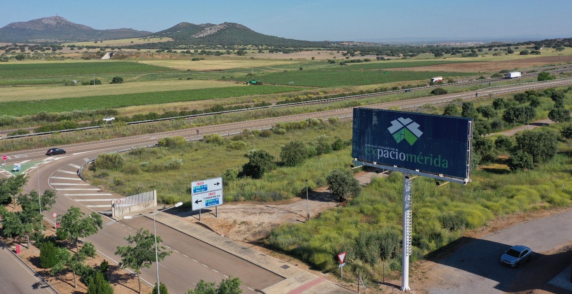 La Junta de Extremadura autoriza a Oeste Digital el uso de canalizaciones de telecomunicaciones en Expacio Mérida La Junta de Extremadura autoriza a Oeste Digital el uso de canalizaciones de telecomunicaciones en Expacio Mérida