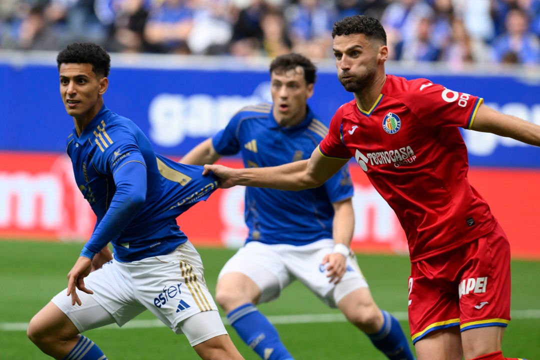 El Oviedo se queda al borde del descenso El Oviedo se queda al borde del descenso