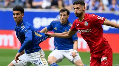 El Oviedo se queda al borde del descenso El Oviedo se queda al borde del descenso