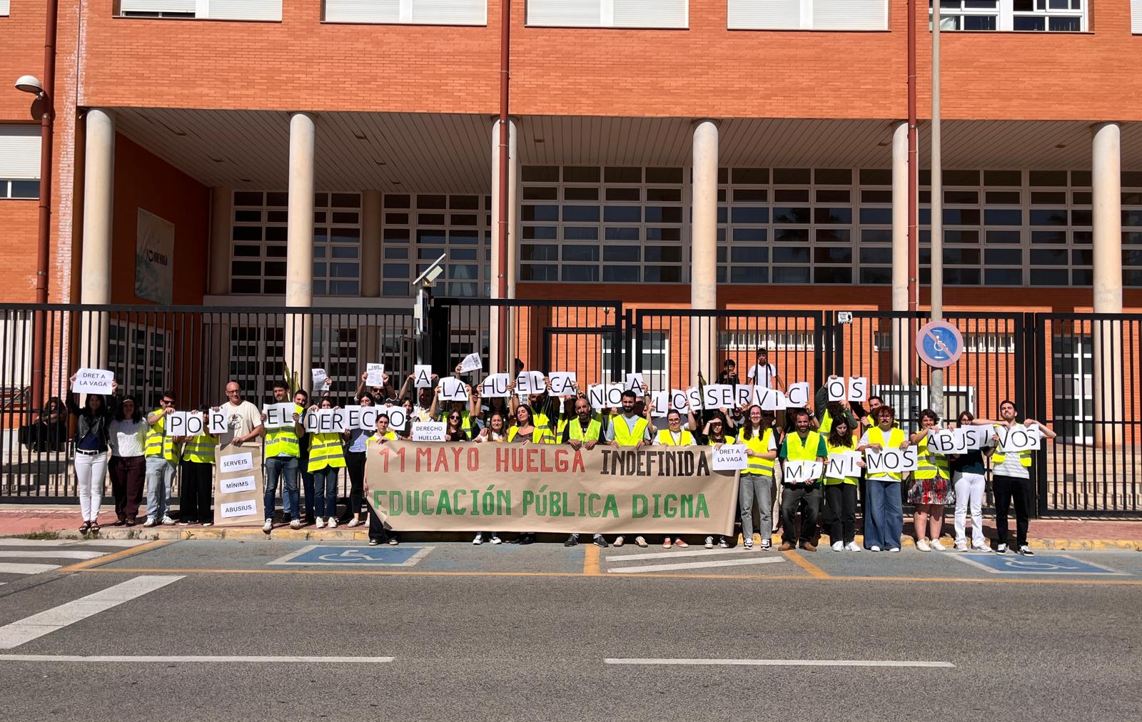 La educación pública valenciana afronta una huelga indefinida que llena de incertidumbre el final del curso escolar La educación pública valenciana afronta una huelga indefinida que llena de incertidumbre el final del curso escolar