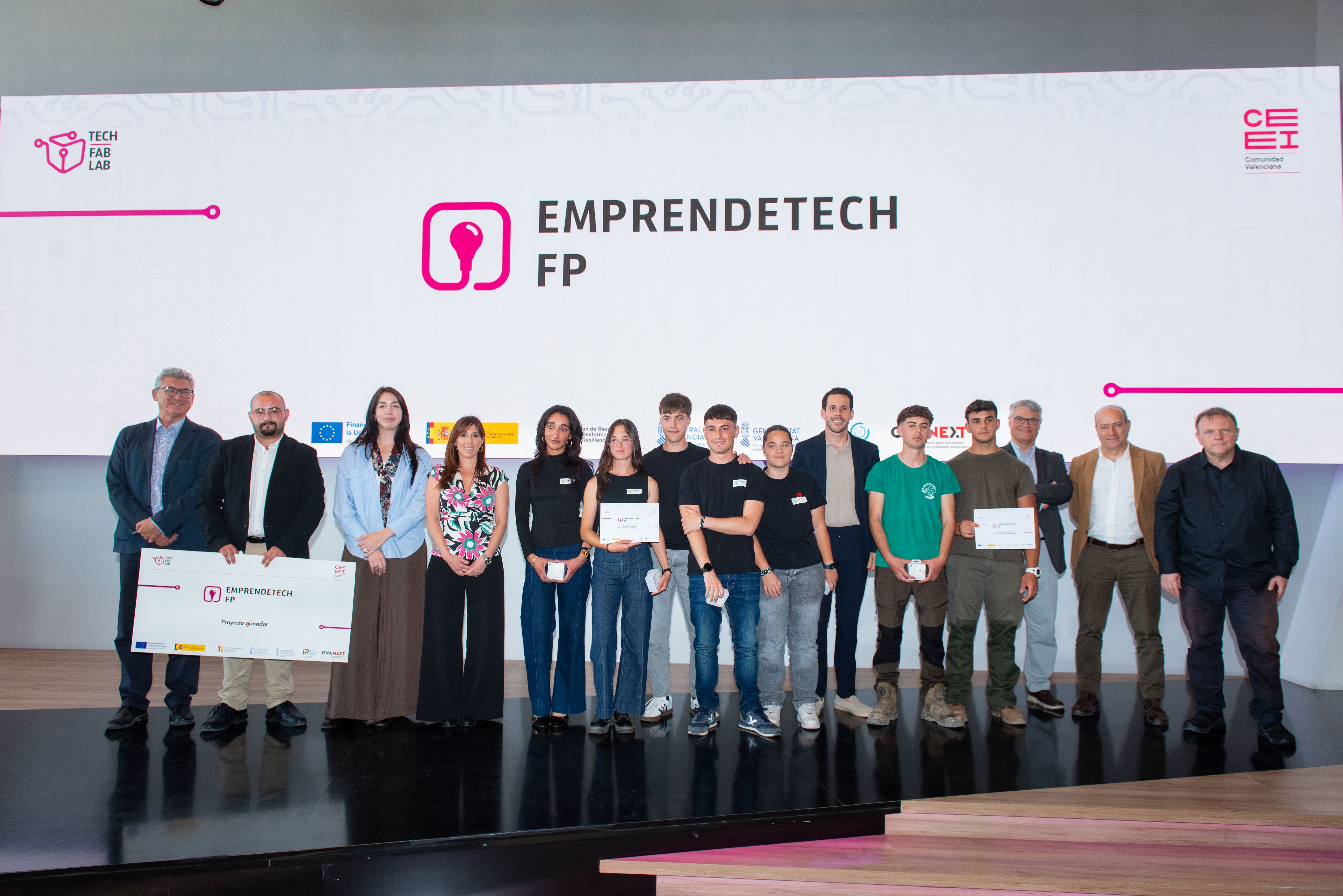El IES Vinalopó de Novelda se alza con un premio de la red de CEEIs de la Comunitat Valenciana El IES Vinalopó de Novelda se alza con un premio de la red de CEEIs de la Comunitat Valenciana