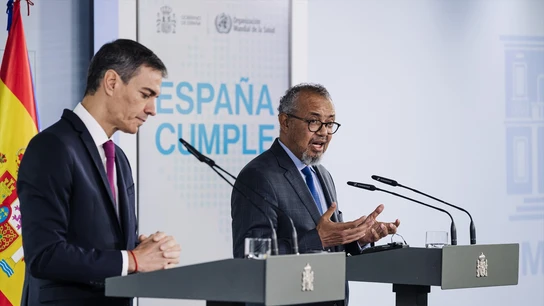 El presidente del Gobierno, Pedro Sánchez, recibe al director general de la Organización Mundial de la Salud (OMS), Tedros Adhanom, en el Palacio de la Moncloa. El presidente del Gobierno, Pedro Sánchez, recibe al director general de la Organización Mundial de la Salud (OMS), Tedros Adhanom, en el Palacio de la Moncloa.