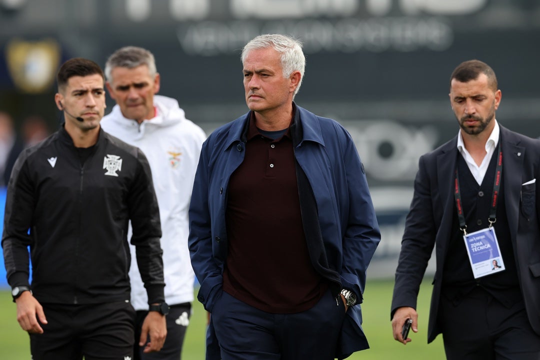 Mourinho: "A partir del lunes ya podré hablar de mi futuro" Mourinho: "A partir del lunes ya podré hablar de mi futuro"