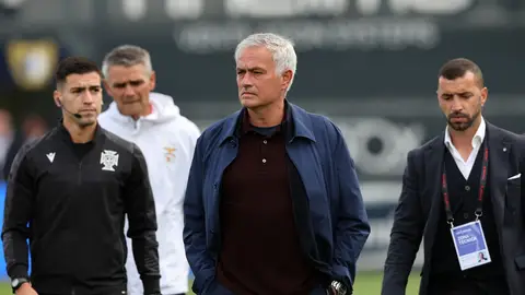 Mourinho: "A partir del lunes ya podré hablar de mi futuro" Mourinho: "A partir del lunes ya podré hablar de mi futuro"