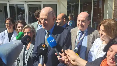 El consejero de Sanidad, Ángel Sanz, en su primera visita al hospital de Barbastro El consejero de Sanidad, Ángel Sanz, en su primera visita al hospital de Barbastro
