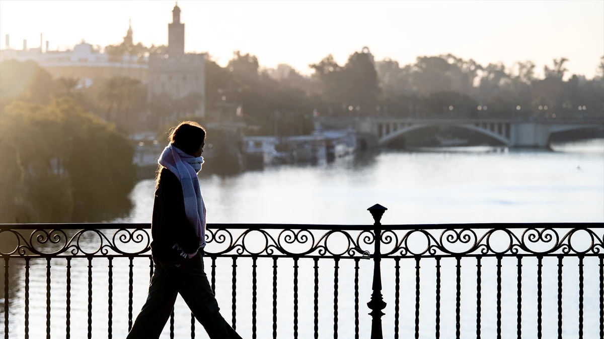 Personas caminando durante el episodio frío en España
