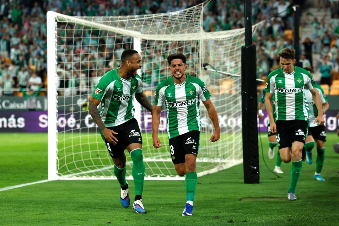 El Betis certifica la Champions y deja al Elche en situación delicada El Betis certifica la Champions y deja al Elche en situación delicada