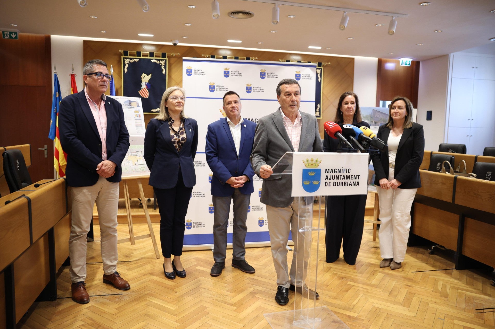 Marciano Gómez y Jorge Monferrer Daudí firman el acuerdo para construir el nuevo consultorio en el Puerto de Burriana Marciano Gómez y Jorge Monferrer Daudí firman el acuerdo para construir el nuevo consultorio en el Puerto de Burriana