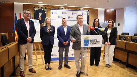 Marciano Gómez y Jorge Monferrer Daudí firman el acuerdo para construir el nuevo consultorio en el Puerto de Burriana Marciano Gómez y Jorge Monferrer Daudí firman el acuerdo para construir el nuevo consultorio en el Puerto de Burriana