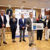 Marciano Gómez y Jorge Monferrer Daudí firman el acuerdo para construir el nuevo consultorio en el Puerto de Burriana