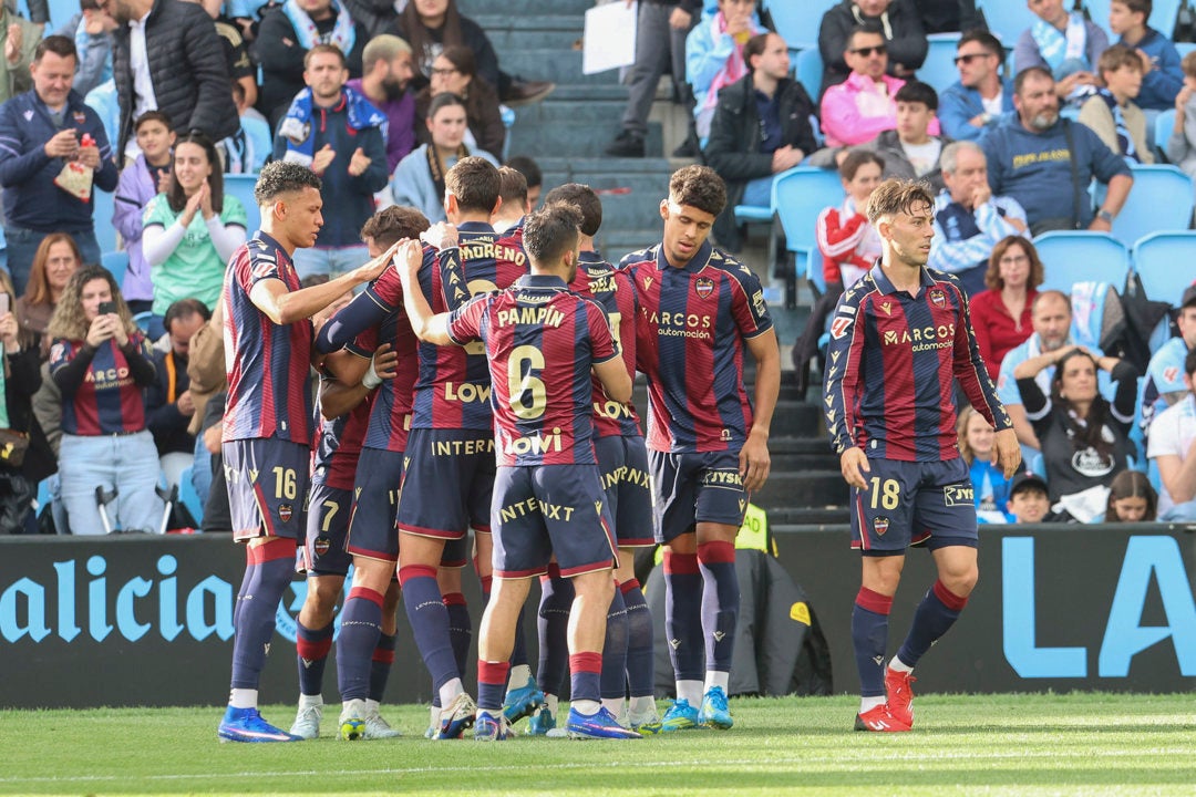 El Levante remonta y duerme fuera del descenso El Levante remonta y duerme fuera del descenso