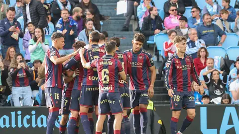 El Levante remonta y duerme fuera del descenso El Levante remonta y duerme fuera del descenso