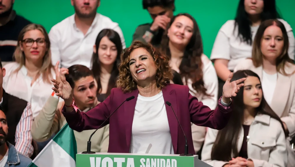María Jesús Montero, durante la campaña electoral bajo el lema "Vota sanidad pública". María Jesús Montero, durante la campaña electoral bajo el lema "Vota sanidad pública".
