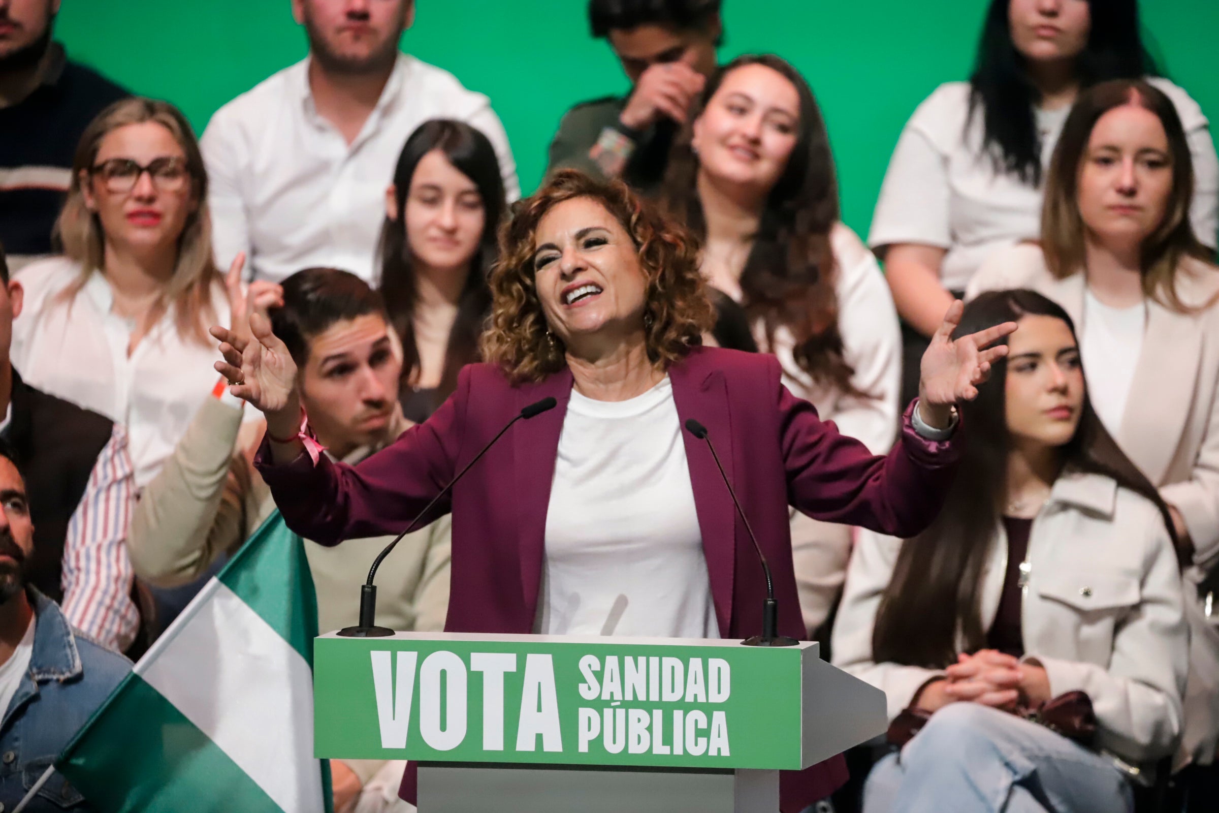 María Jesús Montero, durante la campaña electoral bajo el lema "Vota sanidad pública". María Jesús Montero, durante la campaña electoral bajo el lema "Vota sanidad pública".
