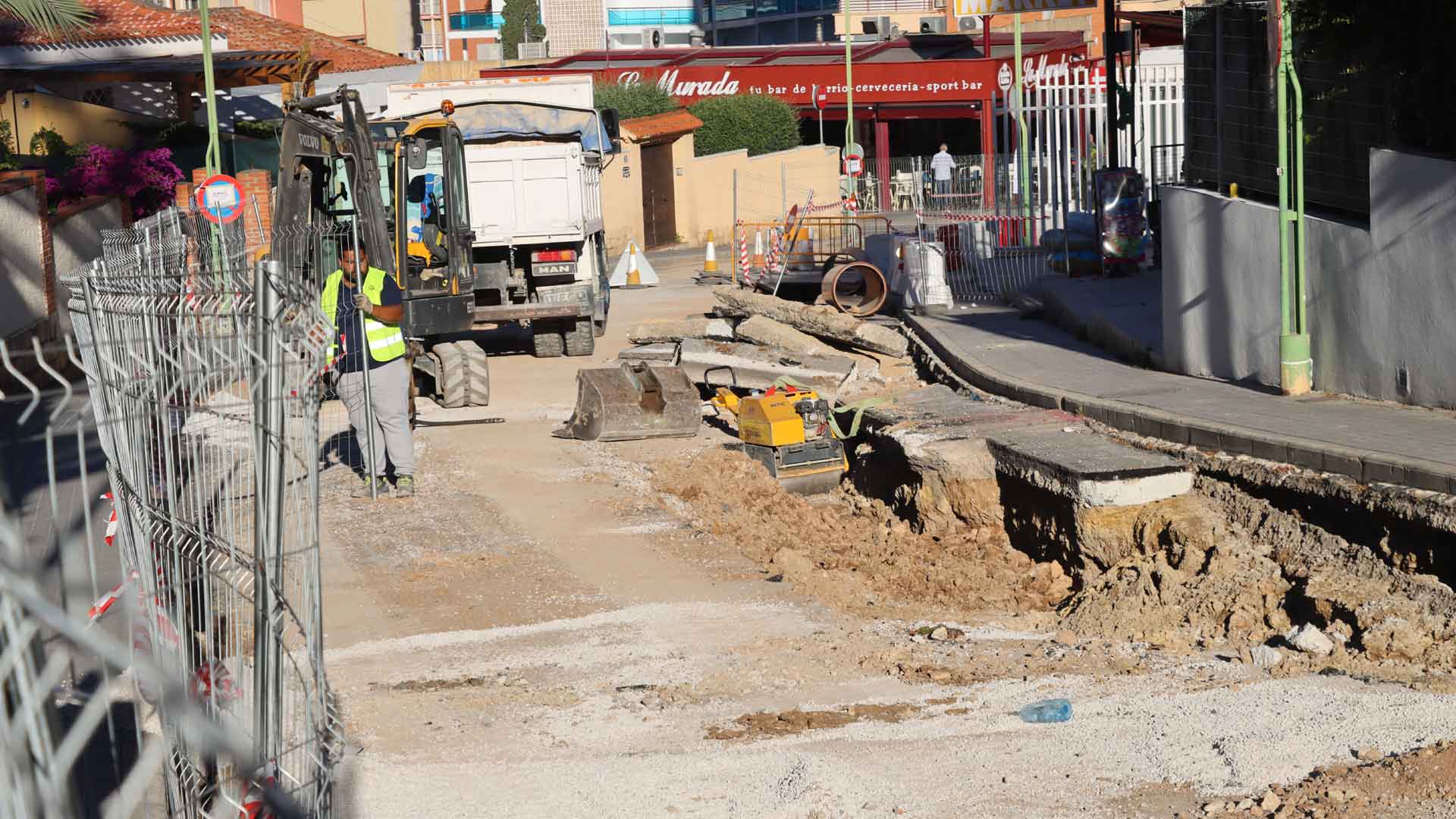Graves deficiencias en el subsuelo de la calle Londres en Benidorm obligan a ampliar las obras Graves deficiencias en el subsuelo de la calle Londres en Benidorm obligan a ampliar las obras