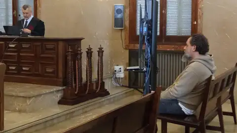 El acusado del crimen de la Colònia de Sant Jordi, en la Audiencia Provincial. El acusado del crimen de la Colònia de Sant Jordi, en la Audiencia Provincial.