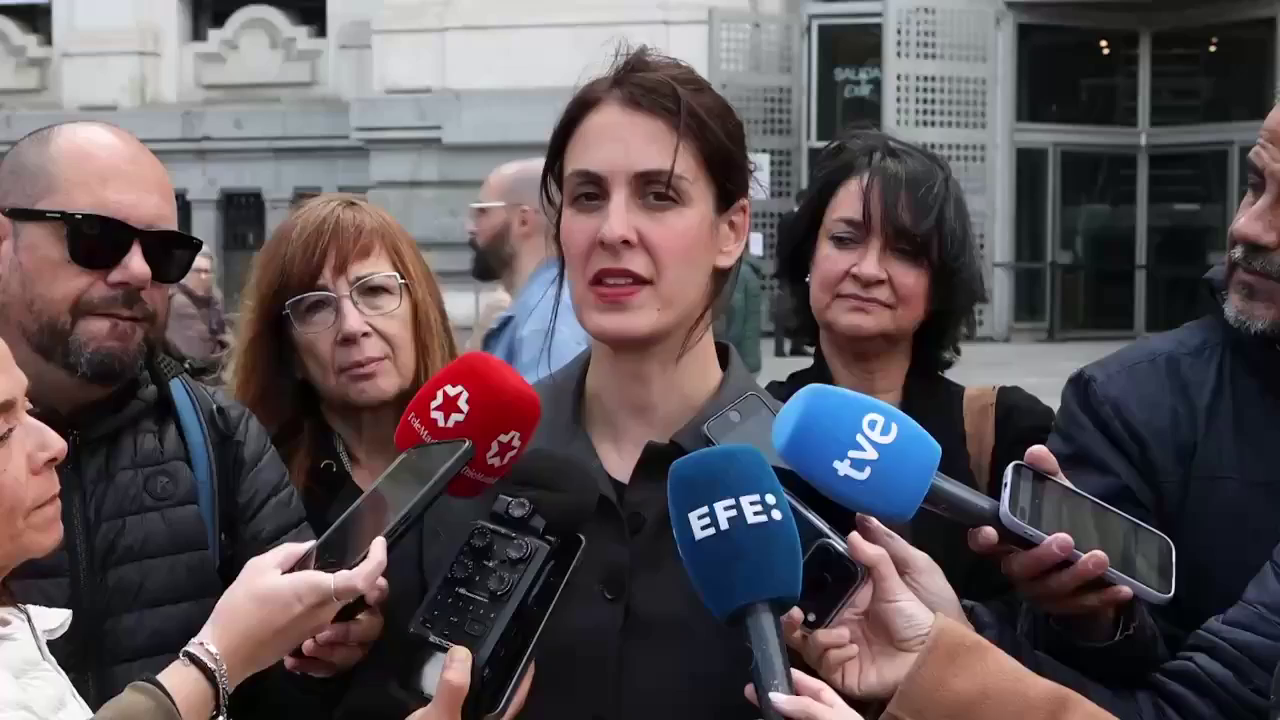 Rita Maestre lamenta que su hija y 8000 menores más no hayan recibido plaza en la guardería pública: "El PP está contra las familias" Rita Maestre lamenta que su hija y 8000 menores más no hayan recibido plaza en la guardería pública: "El PP está contra las familias"