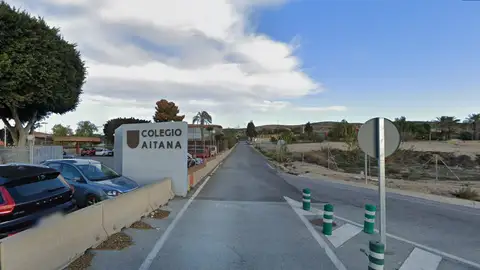 Acceso al colegio Aitana de Elche. Acceso al colegio Aitana de Elche.