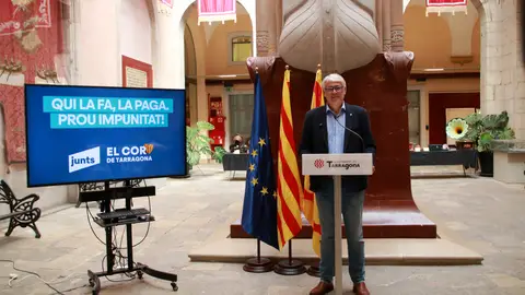 Jordi Sendra, portaveu de Junts al consistori de Tarragona, presentant la proposta. Jordi Sendra, portaveu de Junts al consistori de Tarragona, presentant la proposta.