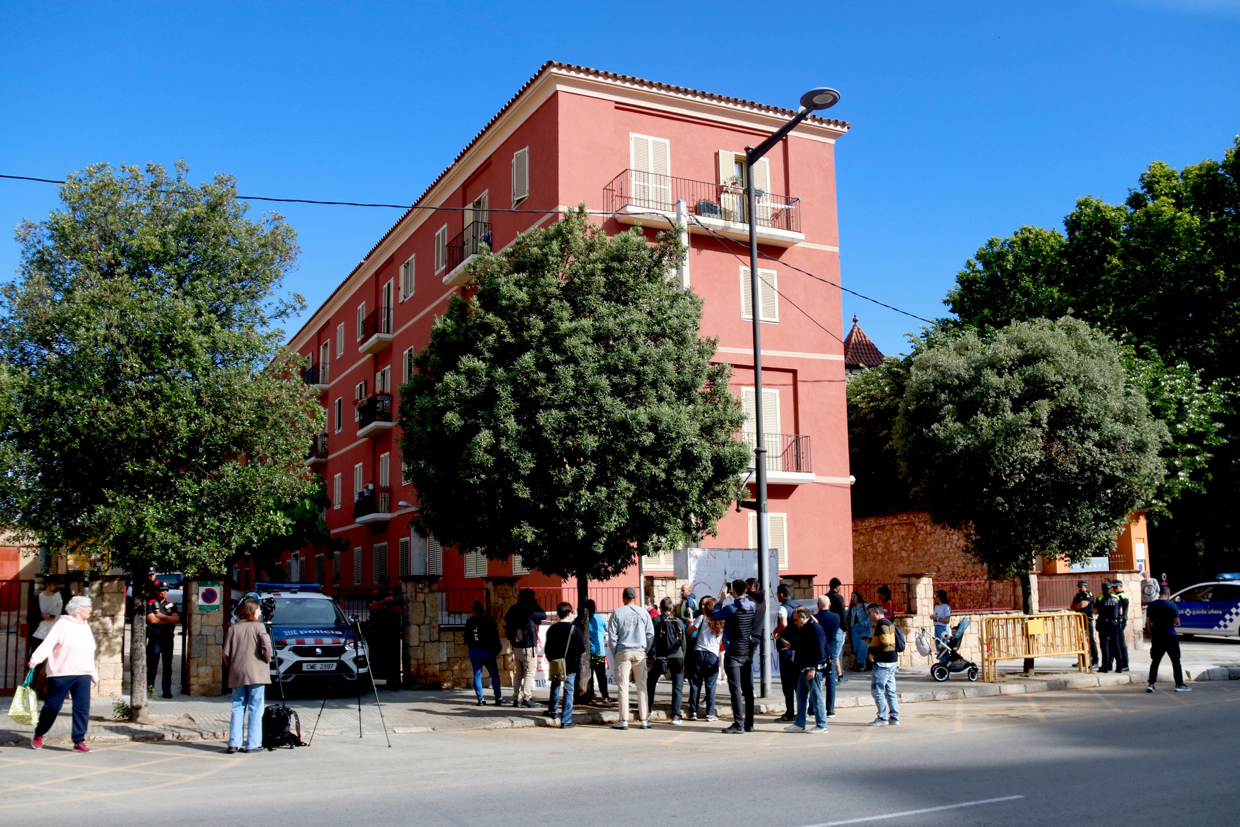 Desnonada i detinguda una dona víctima de violència masclista Desnonada i detinguda una dona víctima de violència masclista