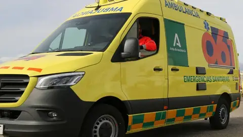 Un hombre herido en la colisión entre una moto y el tranvibús en la Avenida de las Ciencias Un hombre herido en la colisión entre una moto y el tranvibús en la Avenida de las Ciencias