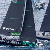 Vithas refuerza su apoyo al deporte dando nombre al equipo ‘Vithas Urbania’, que compite con éxito en las principales regatas