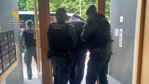 Detenidas cuatro personas en Euskadi por estafar más de 400.000 euros invertidos en criptoactivos Detenidas cuatro personas en Euskadi por estafar más de 400.000 euros invertidos en criptoactivos