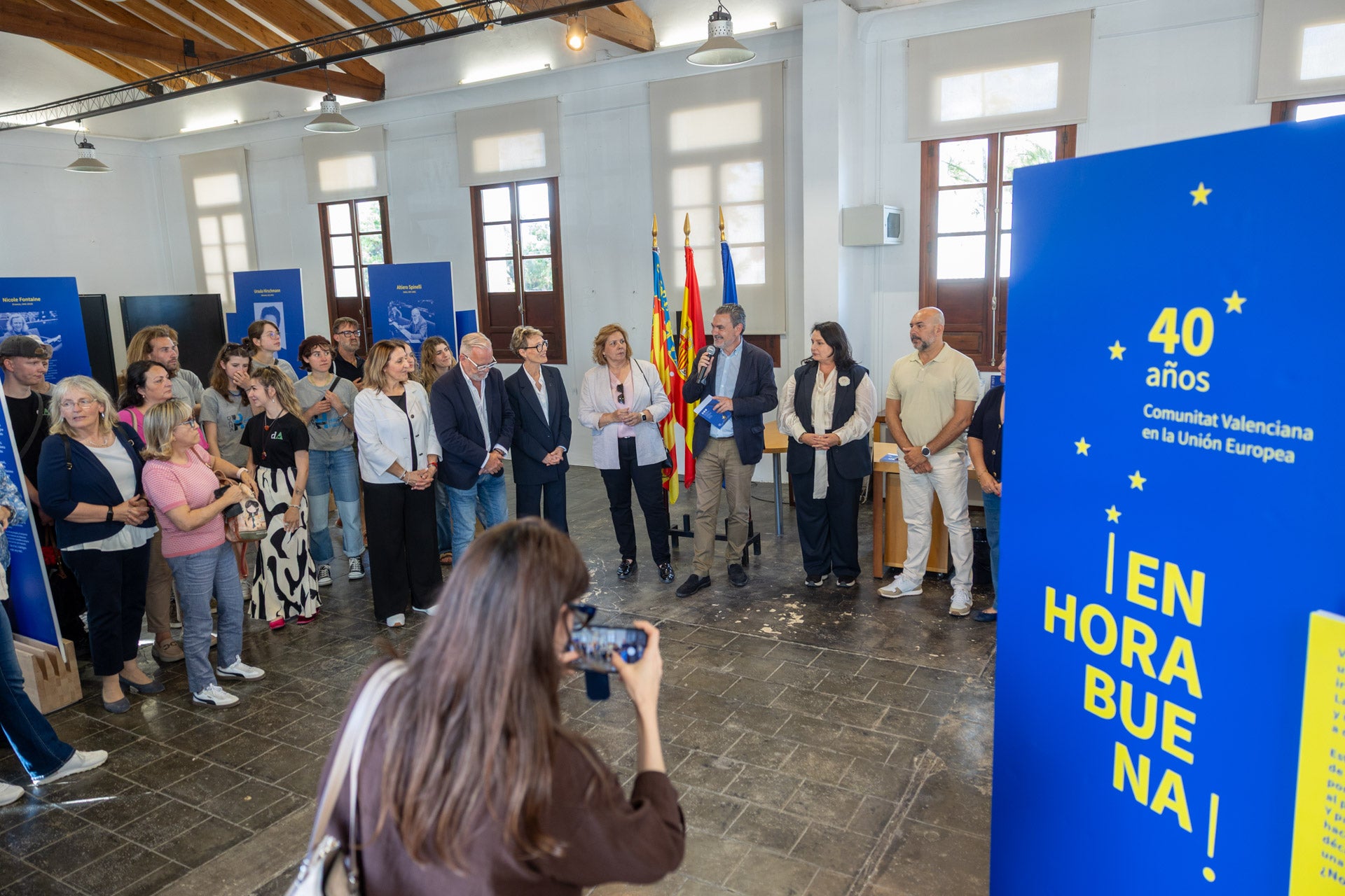 Inaugurada en l'Alfàs del Pi la exposición conmemorativa de los 40 años de adhesión de España a la UE Inaugurada en l'Alfàs del Pi la exposición conmemorativa de los 40 años de adhesión de España a la UE