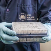 Fotografía cedida por ANLIS Malbrán que muestra a una persona sosteniendo una bandeja con tubos de laboratorio en Buenos Aires (Argentina). EFE/ ANLIS Malbrán Fotografía cedida por ANLIS Malbrán que muestra a una persona sosteniendo una bandeja con tubos de laboratorio en Buenos Aires (Argentina). EFE/ ANLIS Malbrán