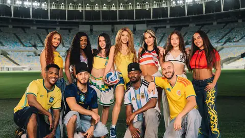 Shakira y sus bailarines en 'Dai Dai' Shakira y sus bailarines en 'Dai Dai'