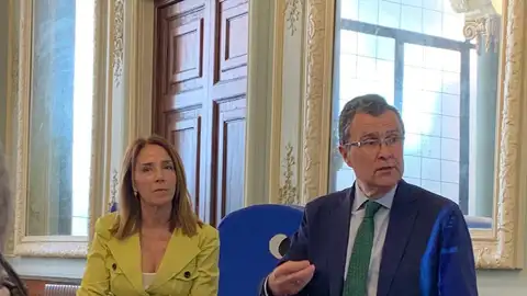 José Ballesta, alcalde de Murcia junto a Belén López, concejala de Educación José Ballesta, alcalde de Murcia junto a Belén López, concejala de Educación