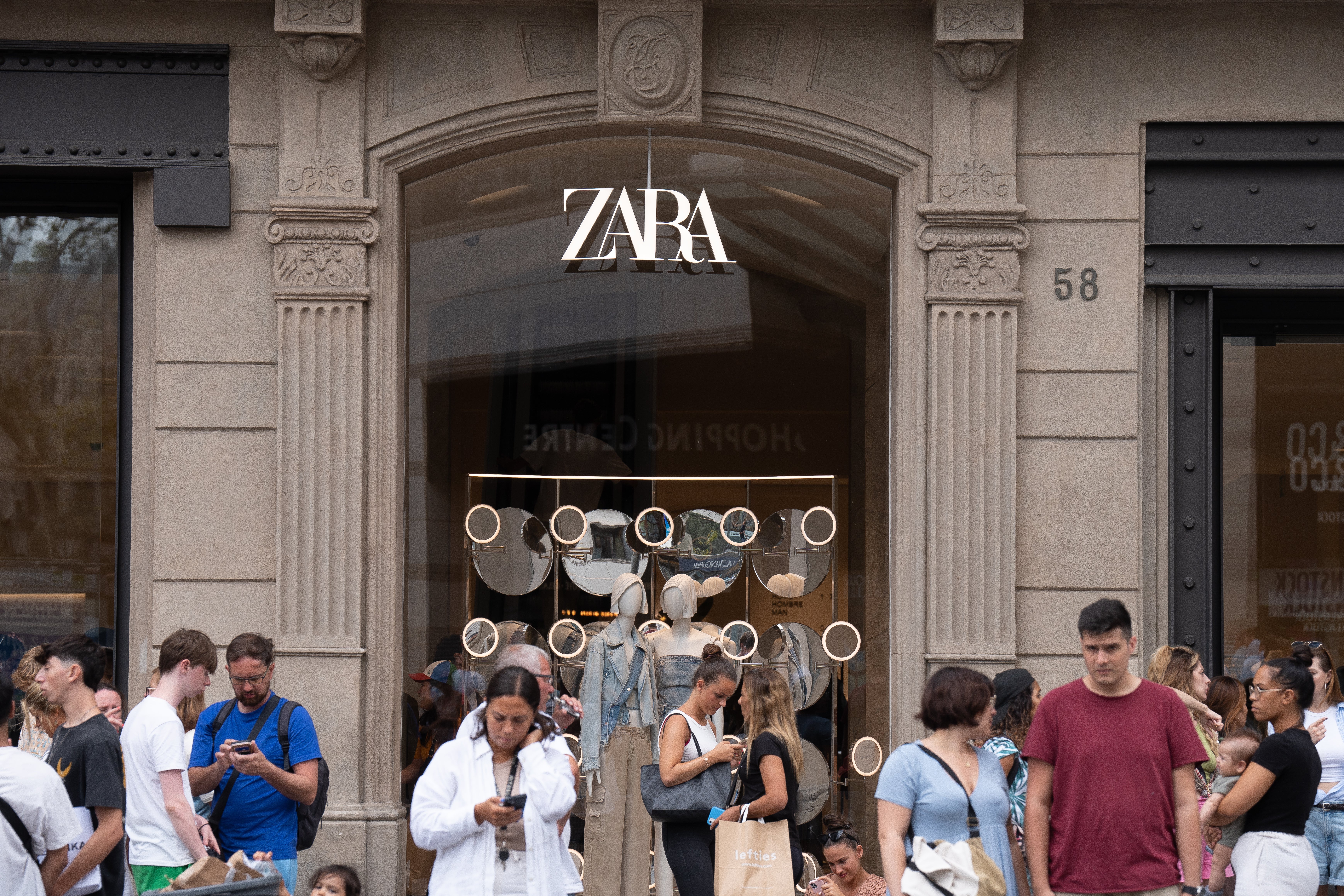 Zara hace historia: es la marca de moda más valiosa del mundo tras superar a Nike, según Kantar Zara hace historia: es la marca de moda más valiosa del mundo tras superar a Nike, según Kantar