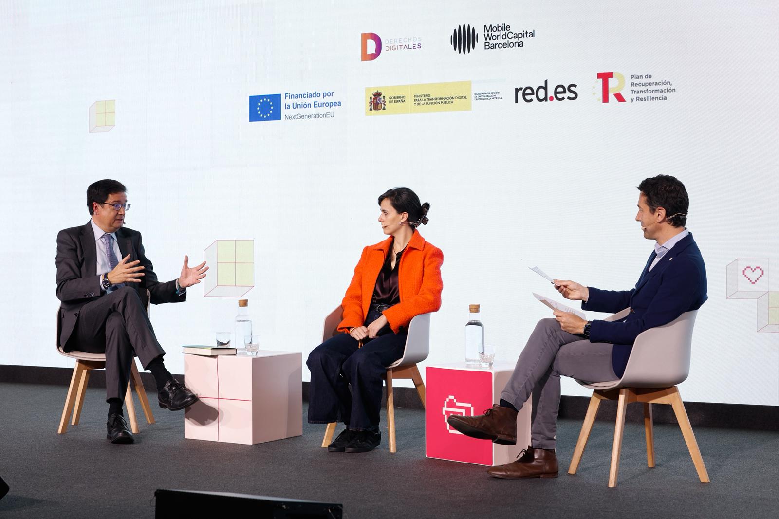 Óscar López defiende una alianza con las potencias medias para avanzar hacia “una tercera vía tecnológica y una IA confiable” Óscar López defiende una alianza con las potencias medias para avanzar hacia “una tercera vía tecnológica y una IA confiable”