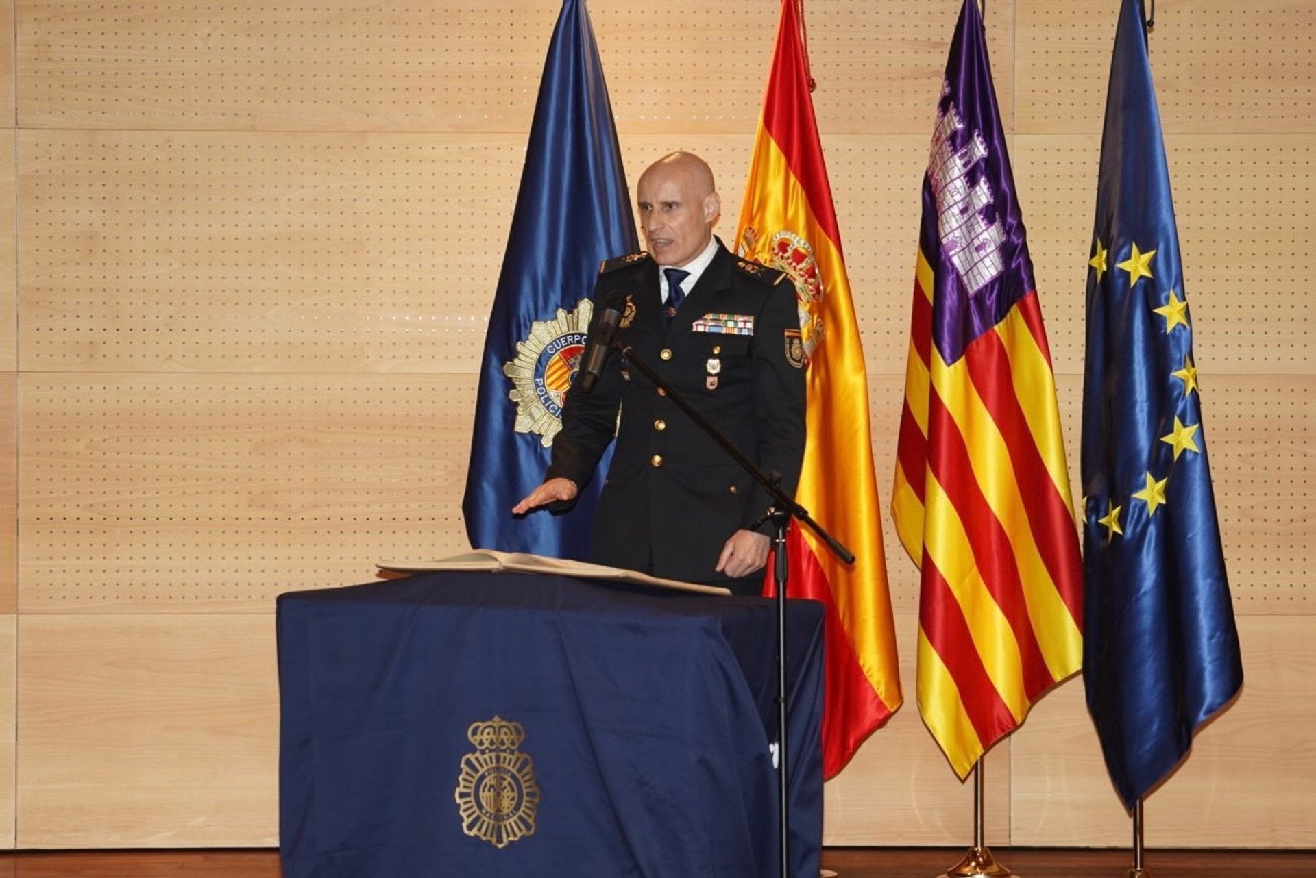 El nuevo jefe superior de Policía de Baleares, José Antonio Puebla, será "especialmente sensible" con los problemas del sector turístico El nuevo jefe superior de Policía de Baleares, José Antonio Puebla, será "especialmente sensible" con los problemas del sector turístico