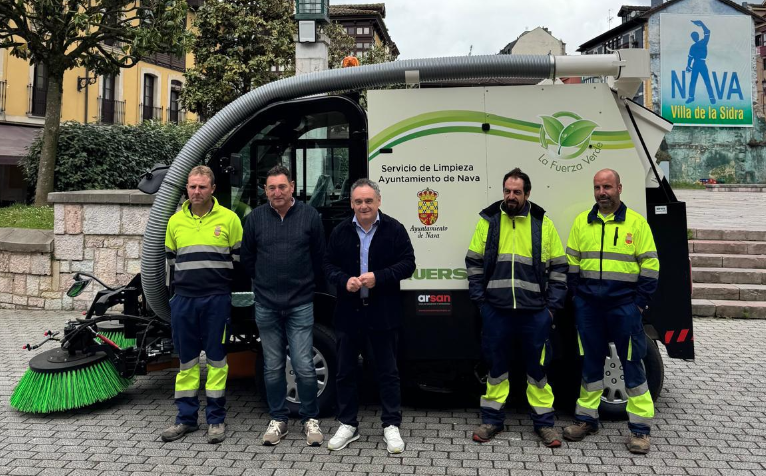 Nava avanza en la municipalización de la limpieza viaria con una nueva barredora y más personal Nava avanza en la municipalización de la limpieza viaria con una nueva barredora y más personal