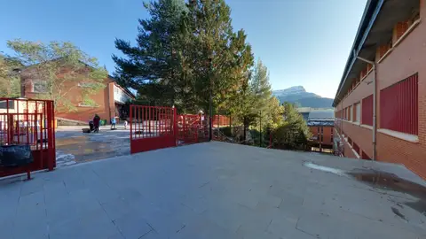 Cuatro menores de un centro docente de Jaca resultaron afectados. Cuatro menores de un centro docente de Jaca resultaron afectados.