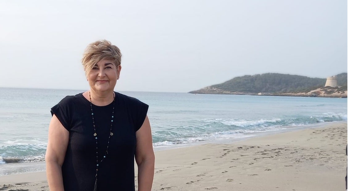Felicia Bocú: "Cualquier plan de mejora y mantenimiento de playas queda en nada si no hay concienciación ciudadana" Felicia Bocú: "Cualquier plan de mejora y mantenimiento de playas queda en nada si no hay concienciación ciudadana"