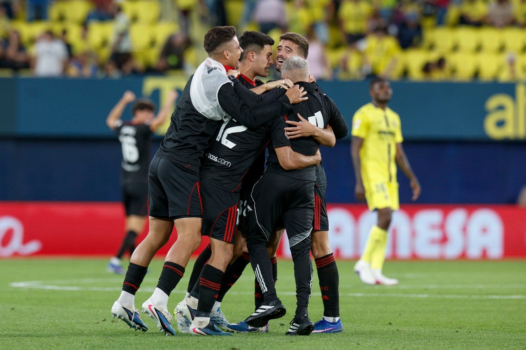 El Sevilla acaricia la permanencia tras remontar al Villarreal El Sevilla acaricia la permanencia tras remontar al Villarreal
