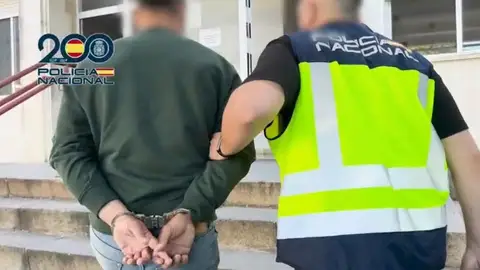 Detenidos cinco miembros de una red que estafó 1,3 millones con ventas falsas de viviendas Detenidos cinco miembros de una red que estafó 1,3 millones con ventas falsas de viviendas