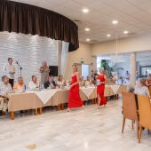 Éxito solidario en el desfile ‘Afternoon Tea & Fashion Show’ en l’Alfàs del Pi