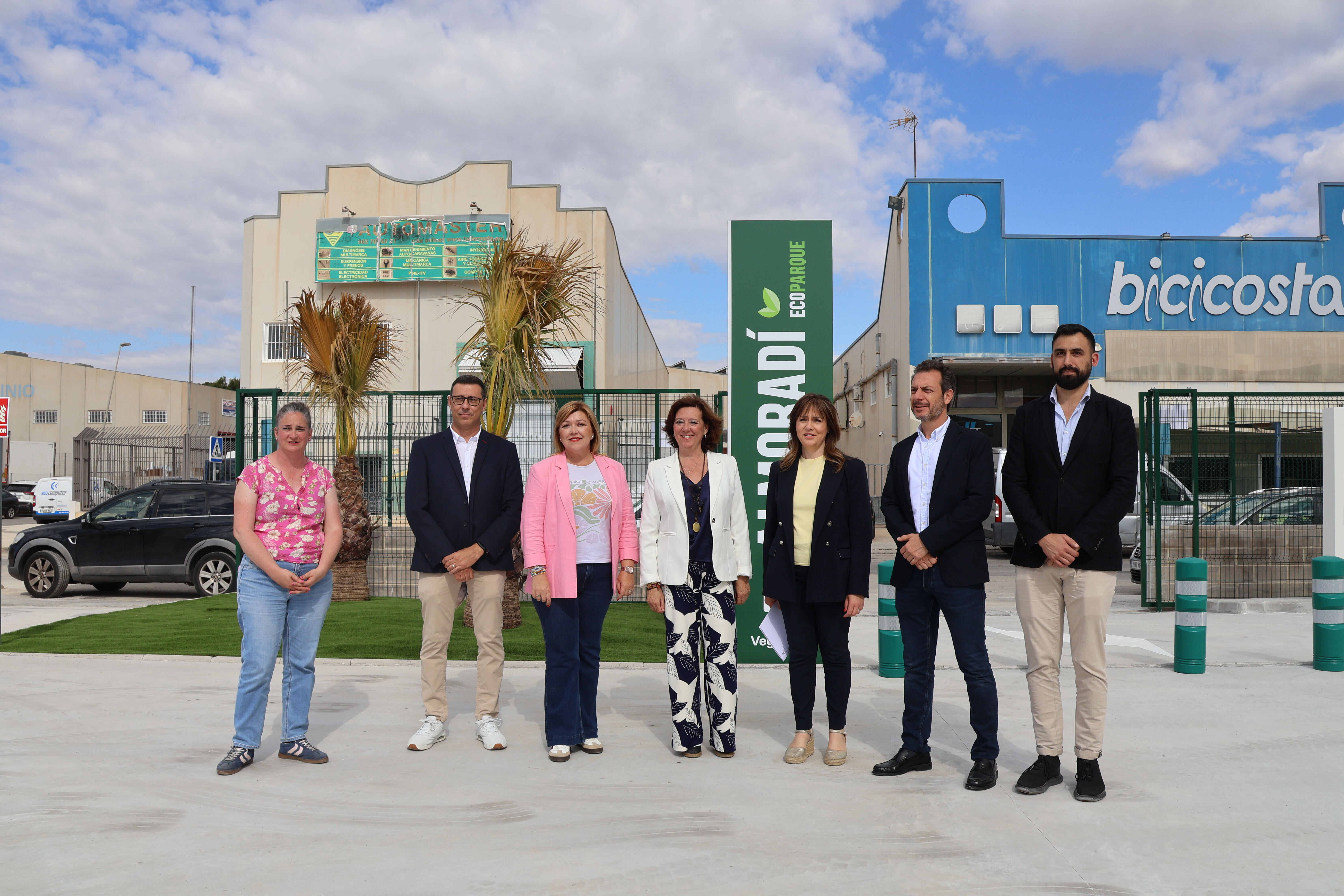 El Consorcio Vega Baja Sostenible inaugura en Almoradí su primer ecoparque fijo con una inversión que supera los 550.000 euros El Consorcio Vega Baja Sostenible inaugura en Almoradí su primer ecoparque fijo con una inversión que supera los 550.000 euros